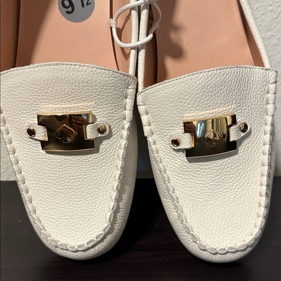NEW Kate Spade Sz 9.5B Ivory Leather Loafers With Gold Logo - Picture 3 of 8